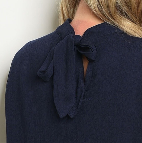 Reduced NWT Med Left choker, tie back, bell sleeve - Picture 2 of 7